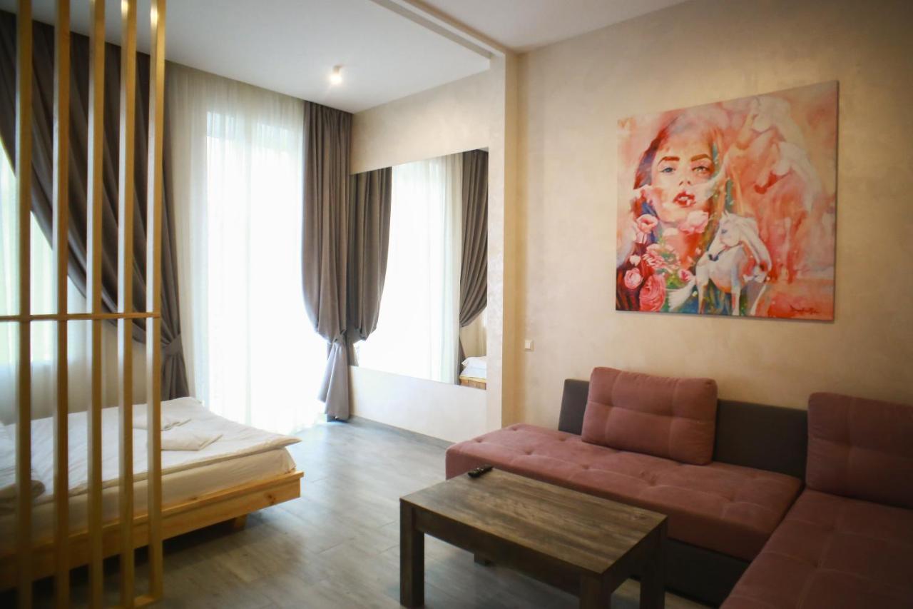 Leogrand Apartment On Drohobycha 4 Lviv Exterior photo