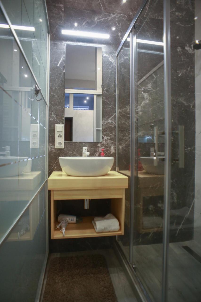 Leogrand Apartment On Drohobycha 4 Lviv Exterior photo