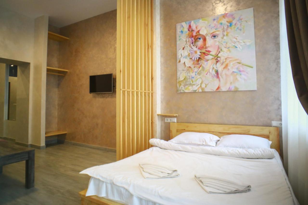 Leogrand Apartment On Drohobycha 4 Lviv Exterior photo