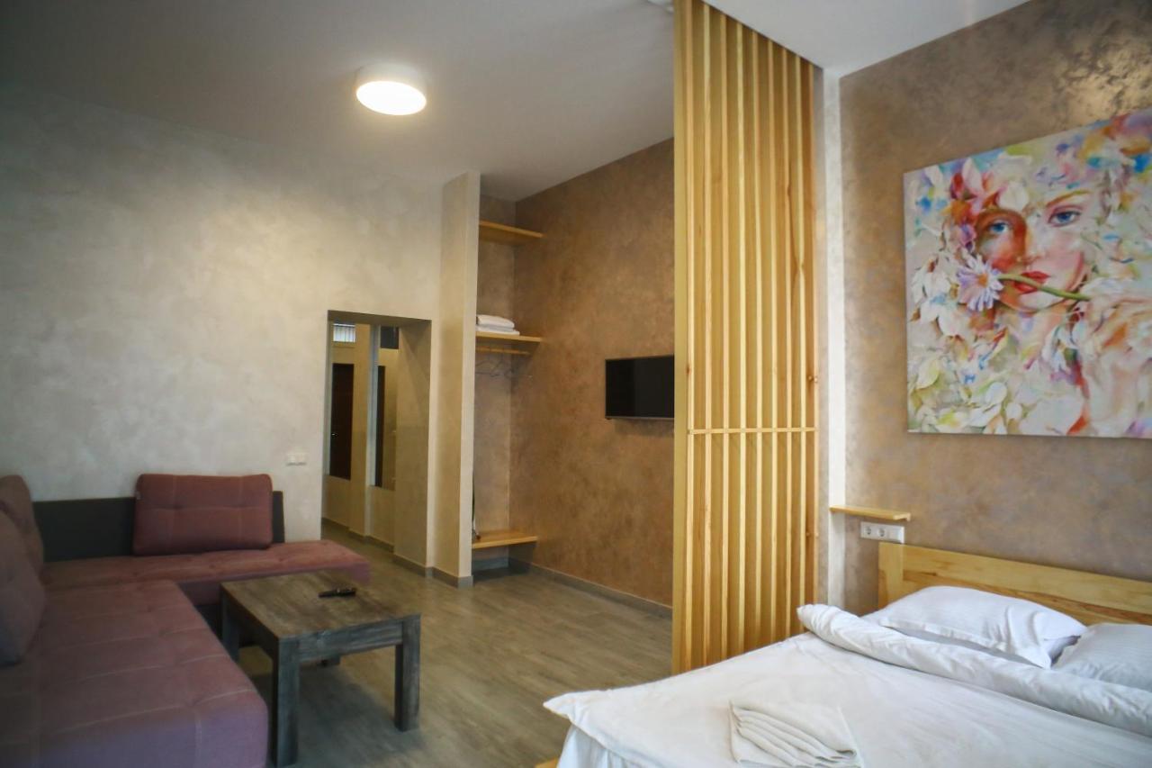 Leogrand Apartment On Drohobycha 4 Lviv Exterior photo