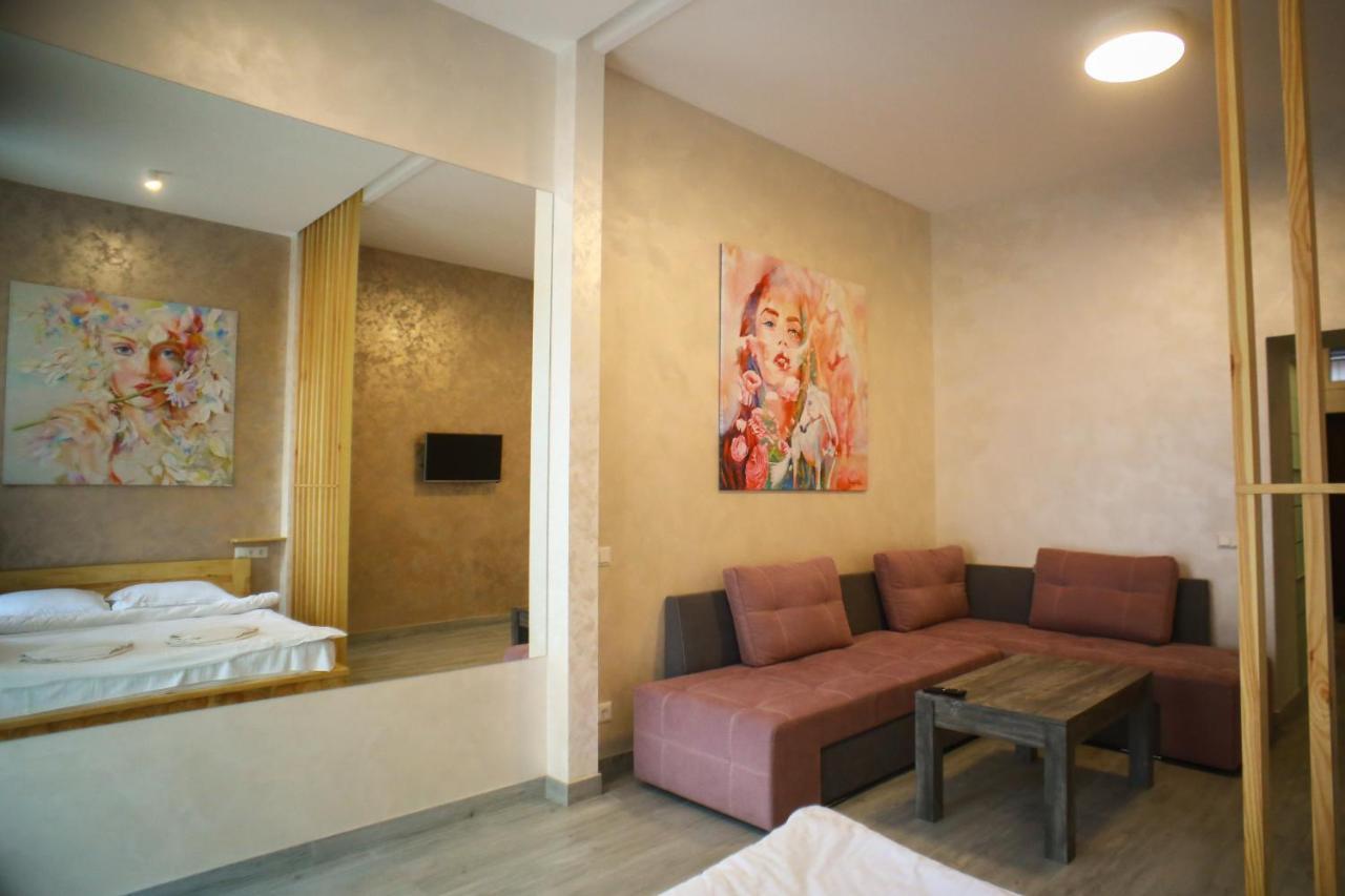 Leogrand Apartment On Drohobycha 4 Lviv Exterior photo