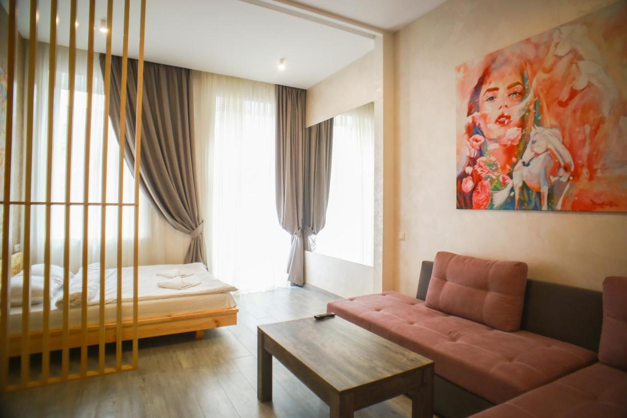 Leogrand Apartment On Drohobycha 4 Lviv Exterior photo